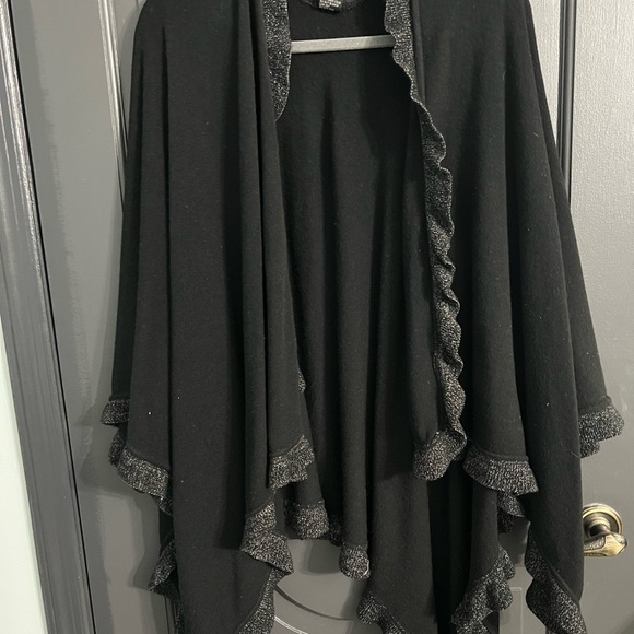 5/$20 Cozy black wrap one size - Picture 2 of 6